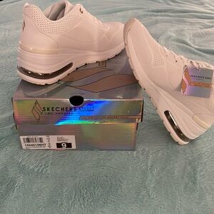 Skechers Street Los Angeles Million Air-Elevated Air White Sz 9 BNWT